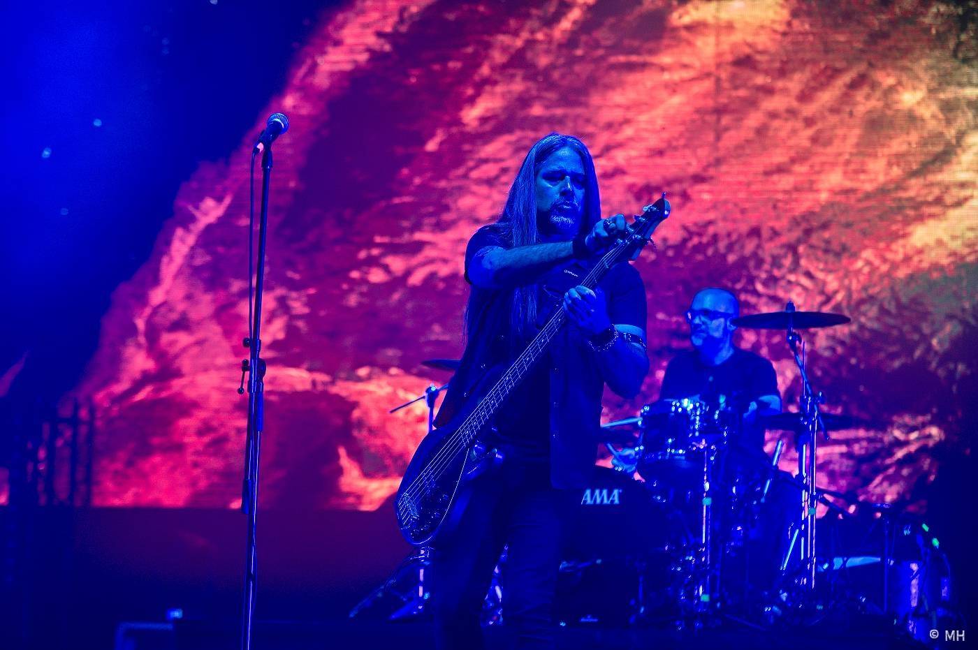 Metaloví fanoušci nejsou z cukru, v Plzni je neodradil ani déšť. Zahráli jim Tarja s Markem Hietalem, Sonata Arctica i Septicflesh