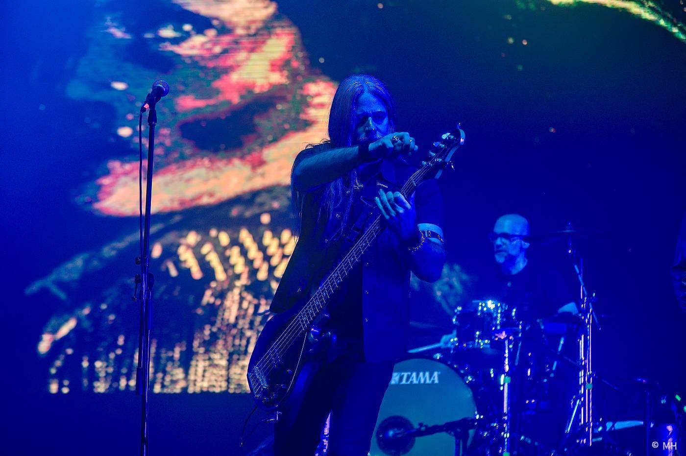 Metaloví fanoušci nejsou z cukru, v Plzni je neodradil ani déšť. Zahráli jim Tarja s Markem Hietalem, Sonata Arctica i Septicflesh