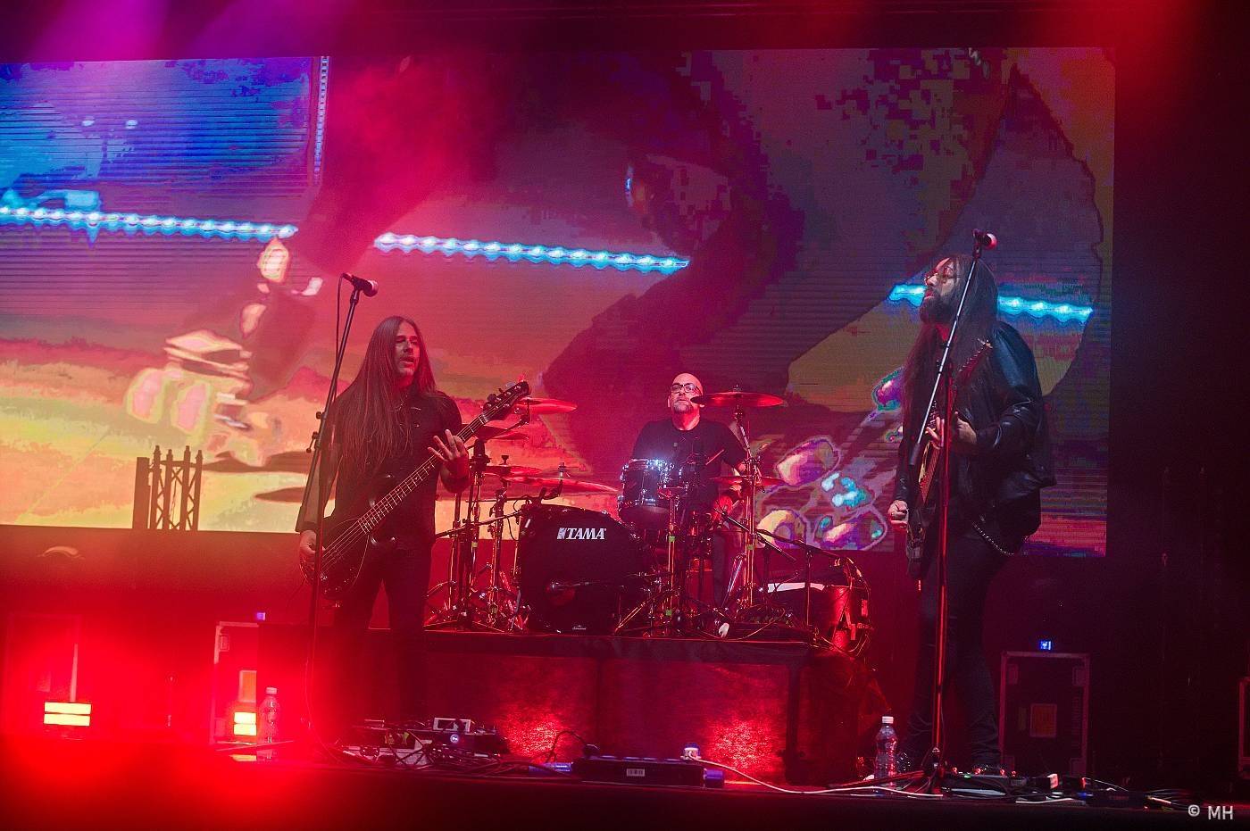 Metaloví fanoušci nejsou z cukru, v Plzni je neodradil ani déšť. Zahráli jim Tarja s Markem Hietalem, Sonata Arctica i Septicflesh