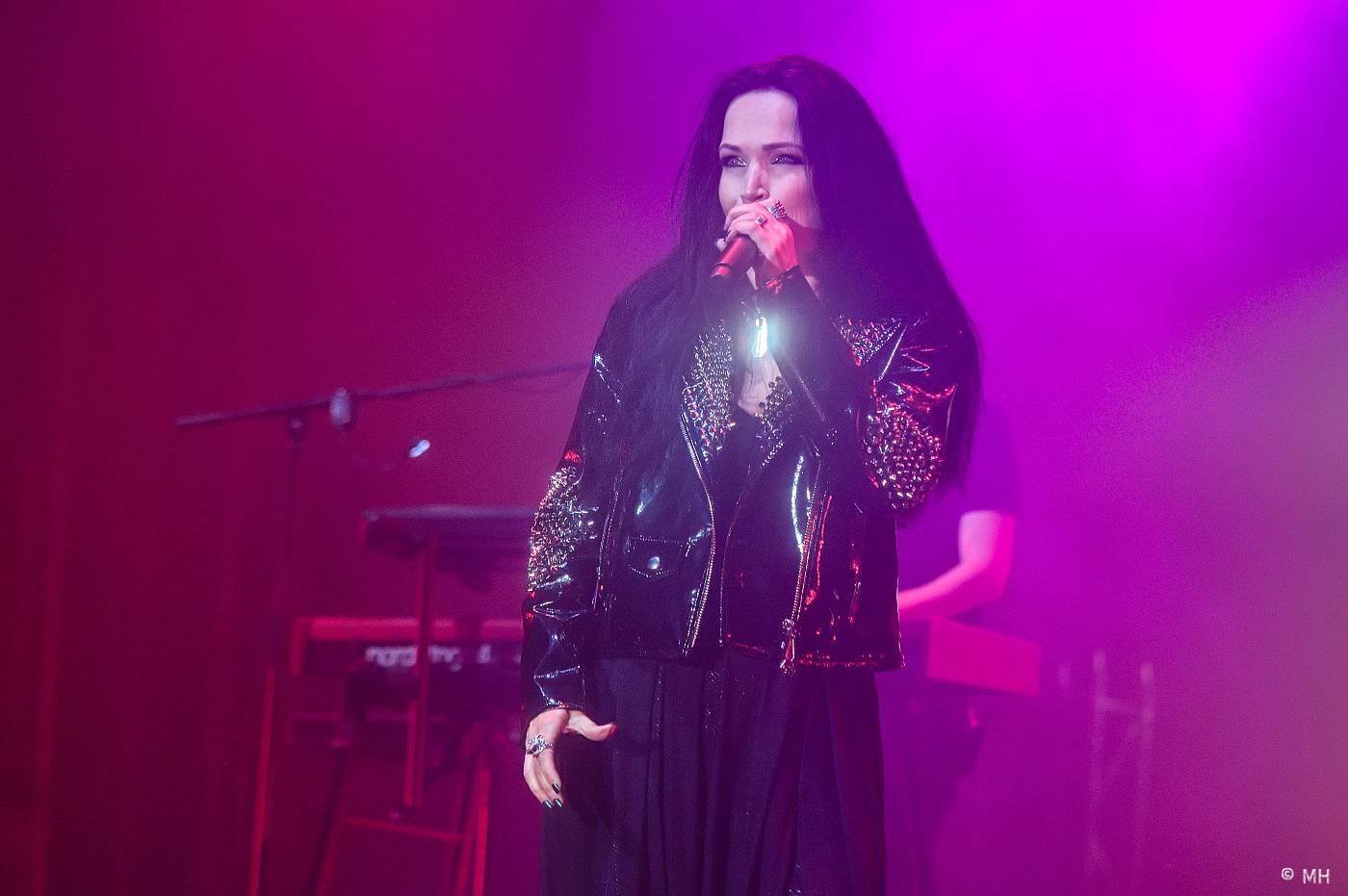 Metaloví fanoušci nejsou z cukru, v Plzni je neodradil ani déšť. Zahráli jim Tarja s Markem Hietalem, Sonata Arctica i Septicflesh