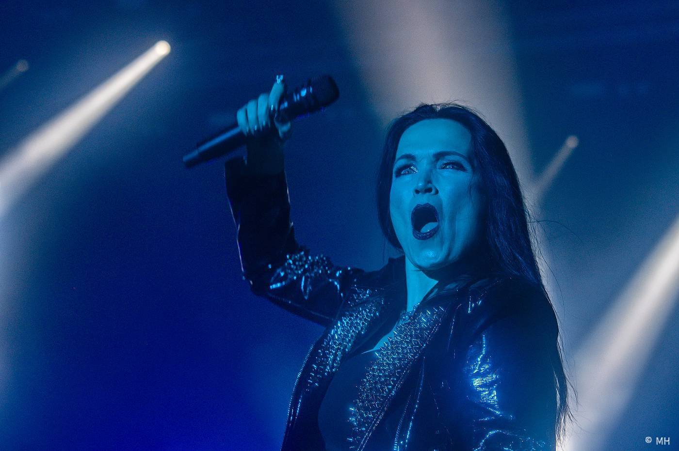 Metaloví fanoušci nejsou z cukru, v Plzni je neodradil ani déšť. Zahráli jim Tarja s Markem Hietalem, Sonata Arctica i Septicflesh