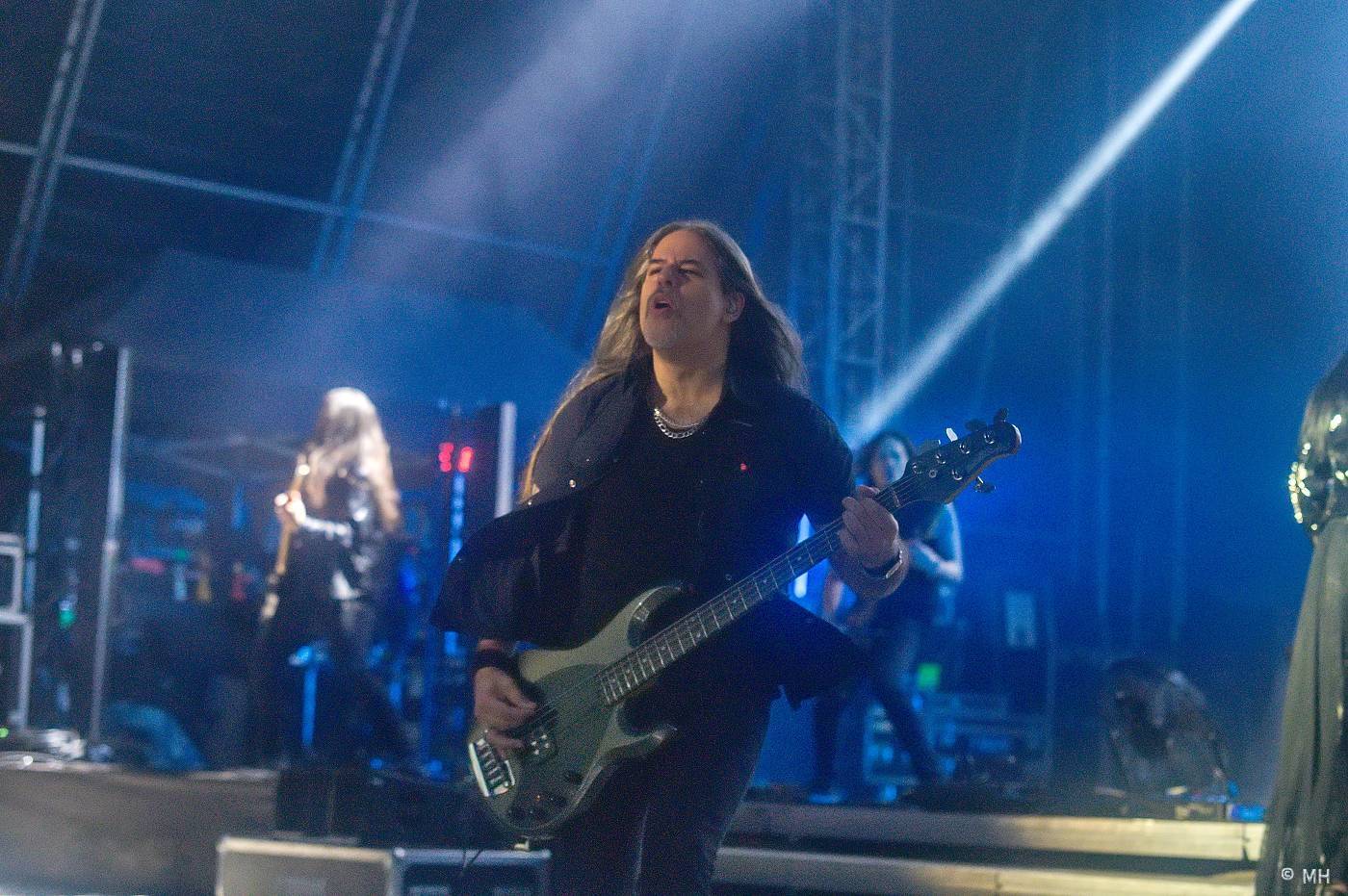 Metaloví fanoušci nejsou z cukru, v Plzni je neodradil ani déšť. Zahráli jim Tarja s Markem Hietalem, Sonata Arctica i Septicflesh