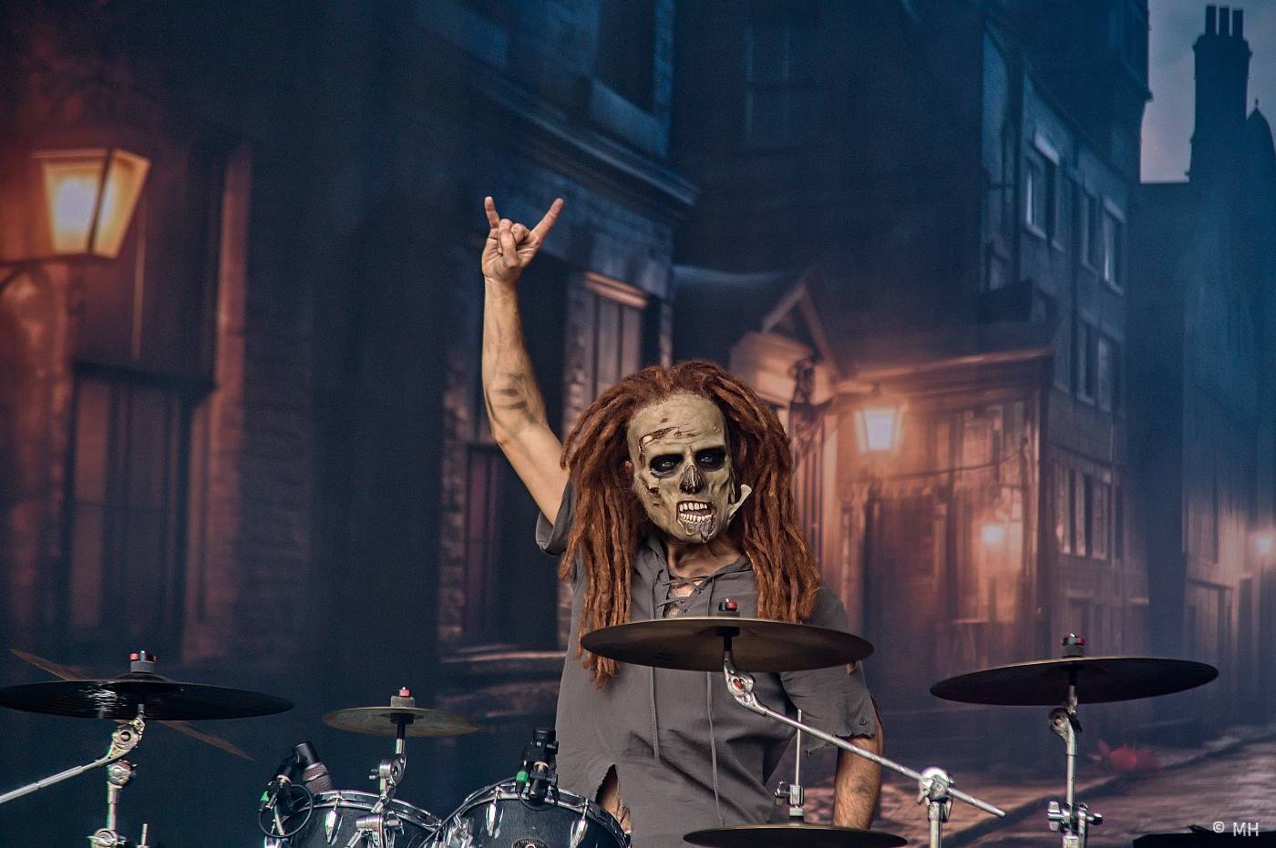 Metalfest zakončili ohňovou show Dimmu Borgir. S deštěm se fanoušci vypořádali po svém