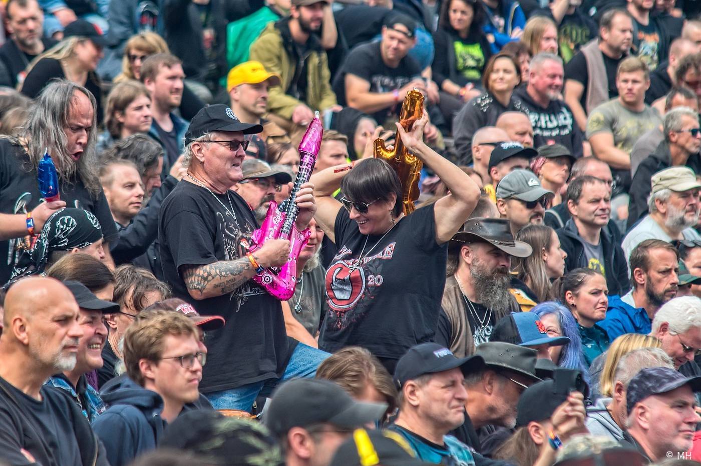 Metalfest zakončili ohňovou show Dimmu Borgir. S deštěm se fanoušci vypořádali po svém