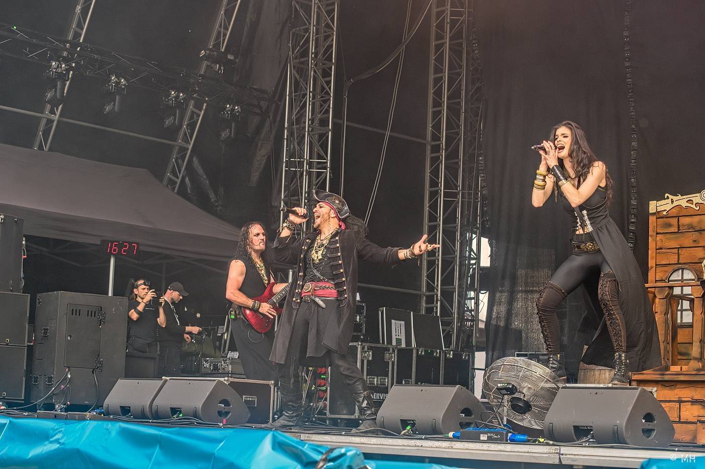 Metalfest zakončili ohňovou show Dimmu Borgir. S deštěm se fanoušci vypořádali po svém