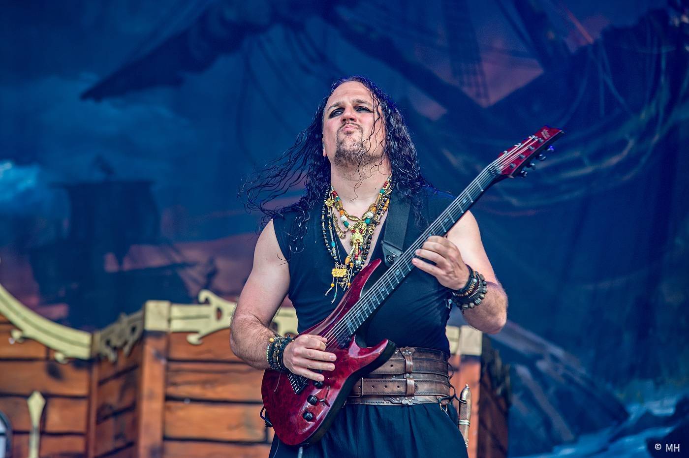 Metalfest zakončili ohňovou show Dimmu Borgir. S deštěm se fanoušci vypořádali po svém