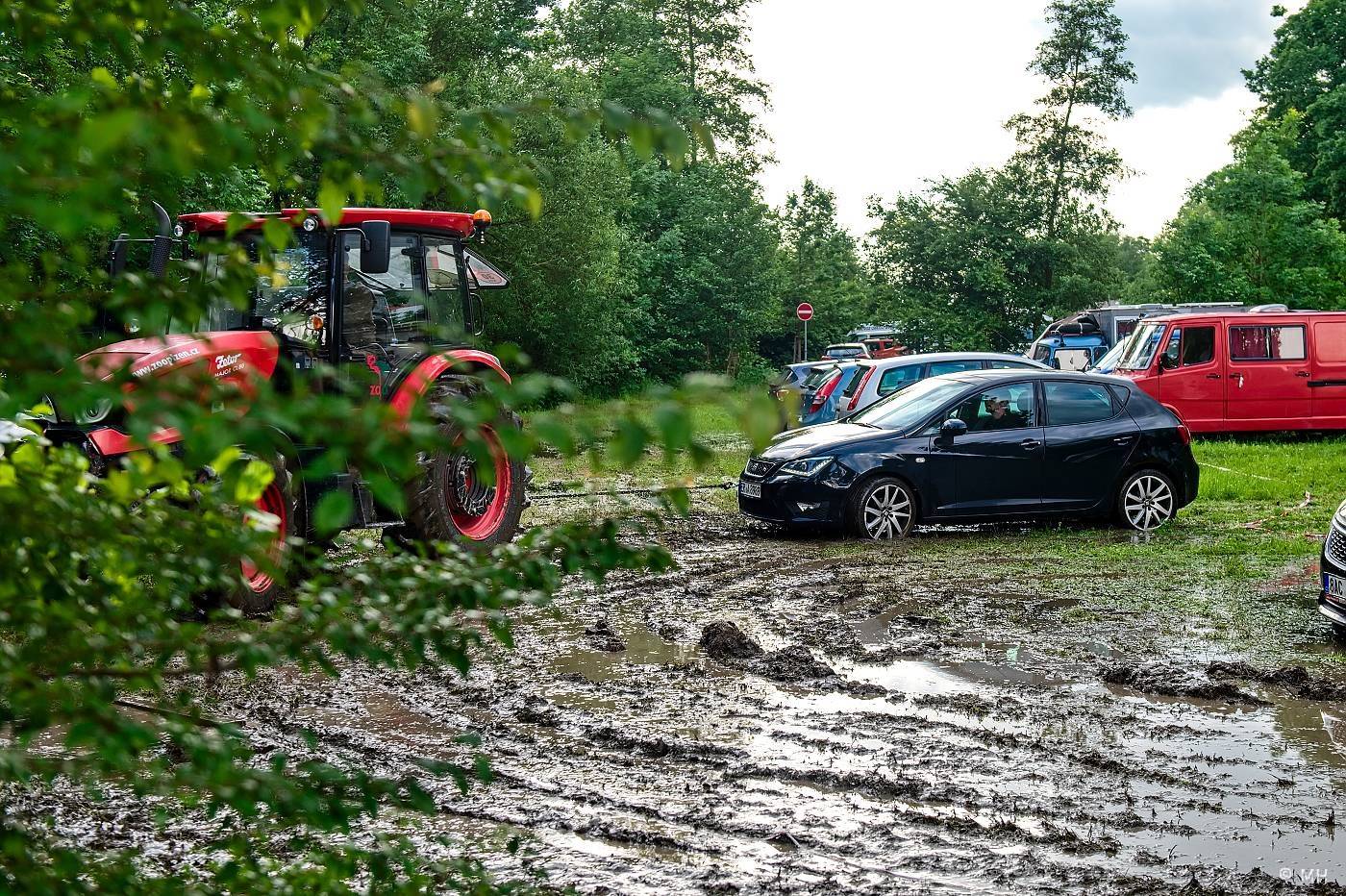 Metalfest zakončili ohňovou show Dimmu Borgir. S deštěm se fanoušci vypořádali po svém