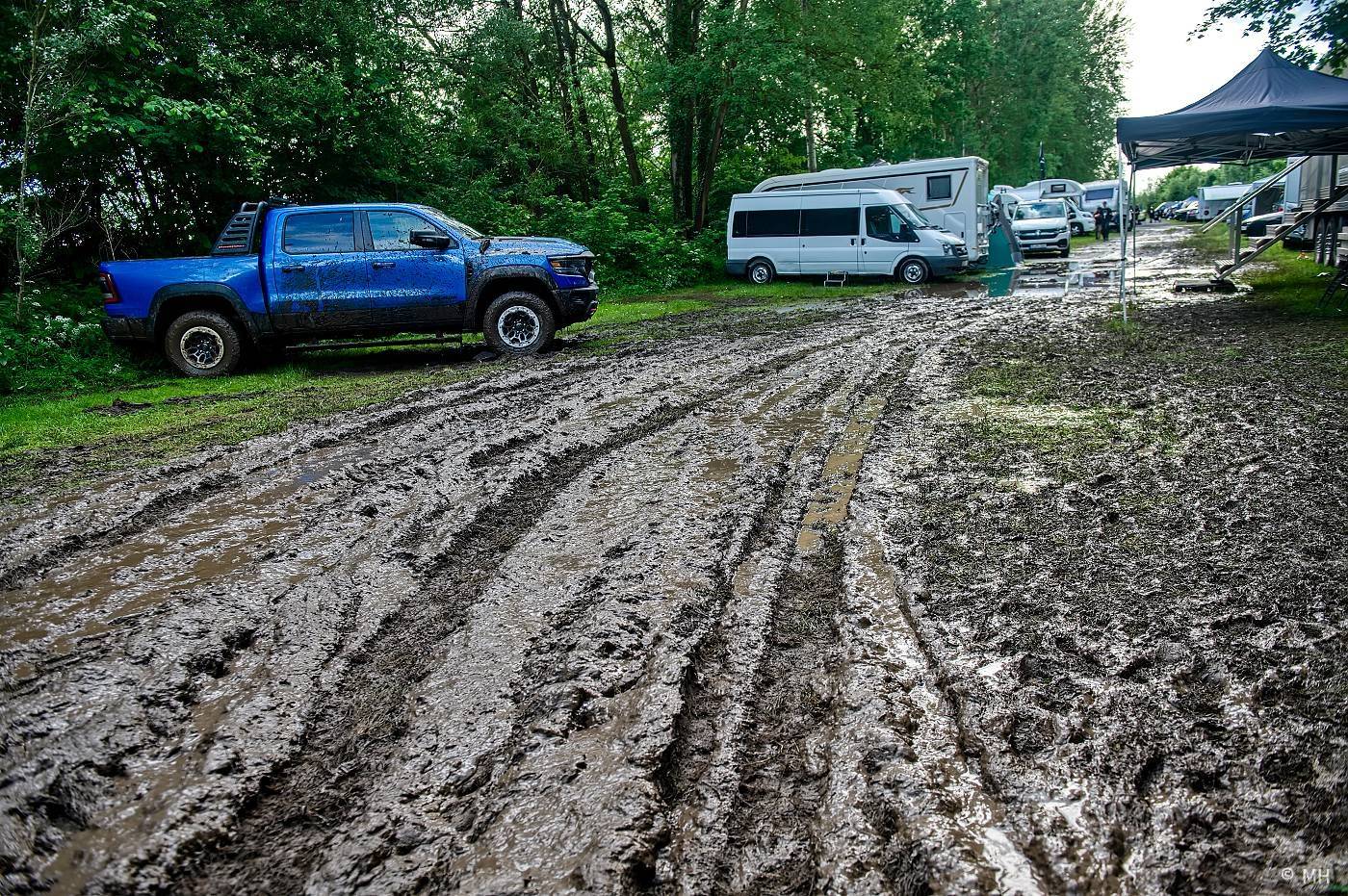 Metalfest zakončili ohňovou show Dimmu Borgir. S deštěm se fanoušci vypořádali po svém