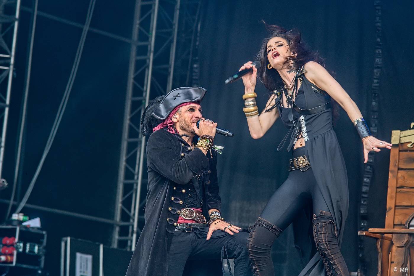 Metalfest zakončili ohňovou show Dimmu Borgir. S deštěm se fanoušci vypořádali po svém