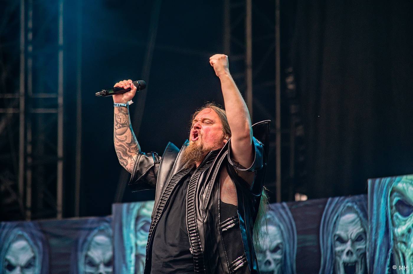 Metalfest zakončili ohňovou show Dimmu Borgir. S deštěm se fanoušci vypořádali po svém