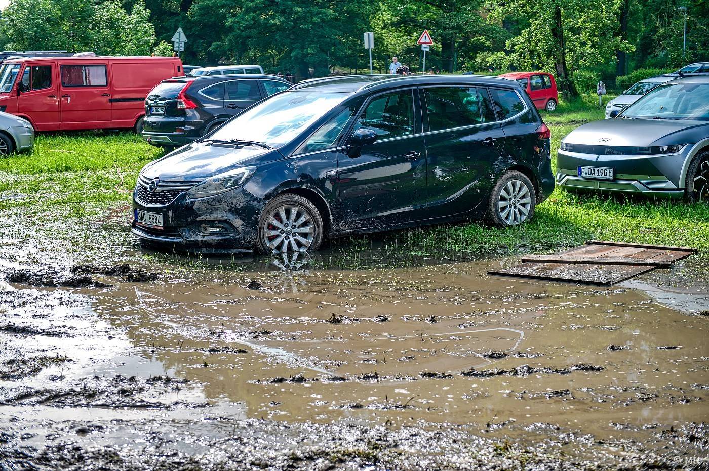 Metalfest zakončili ohňovou show Dimmu Borgir. S deštěm se fanoušci vypořádali po svém