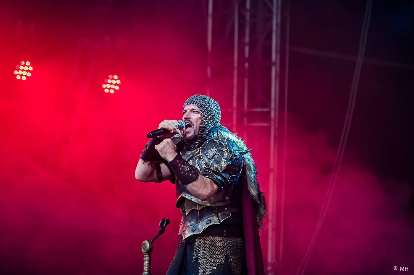 Metalfest zakončili ohňovou show Dimmu Borgir. S deštěm se fanoušci vypořádali po svém
