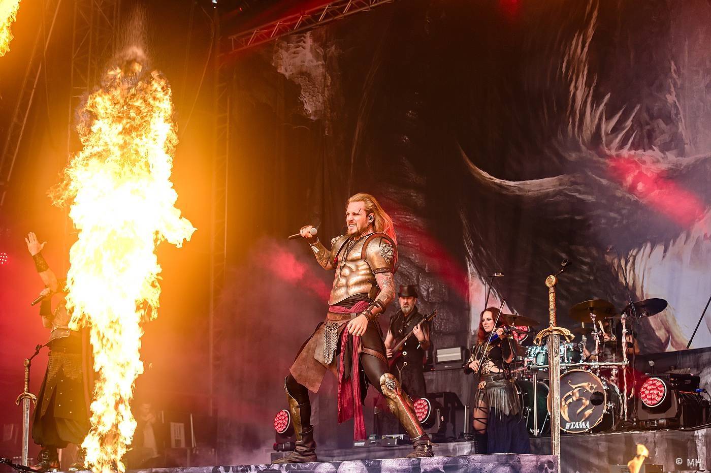 Metalfest zakončili ohňovou show Dimmu Borgir. S deštěm se fanoušci vypořádali po svém