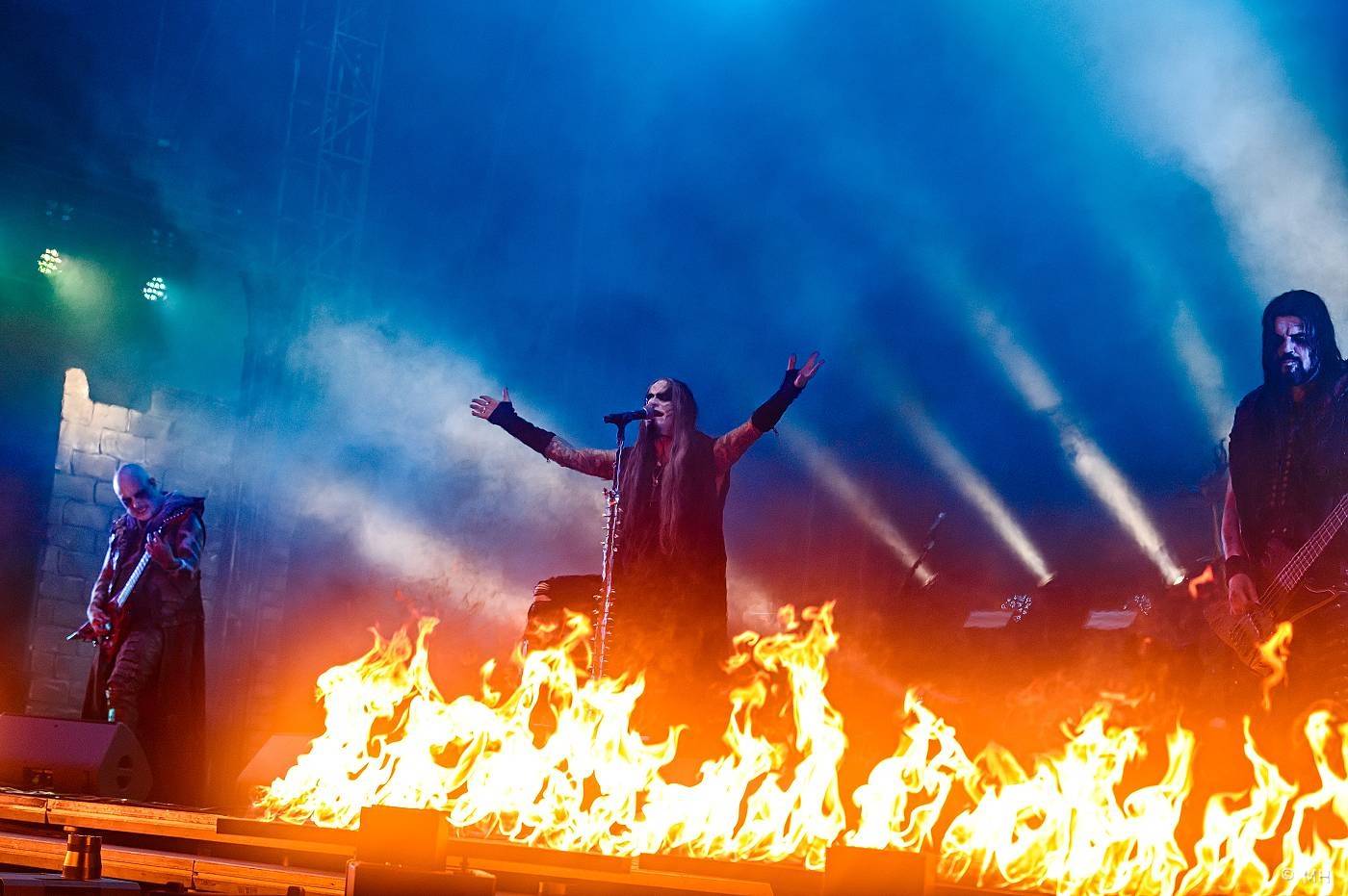 Metalfest zakončili ohňovou show Dimmu Borgir. S deštěm se fanoušci vypořádali po svém
