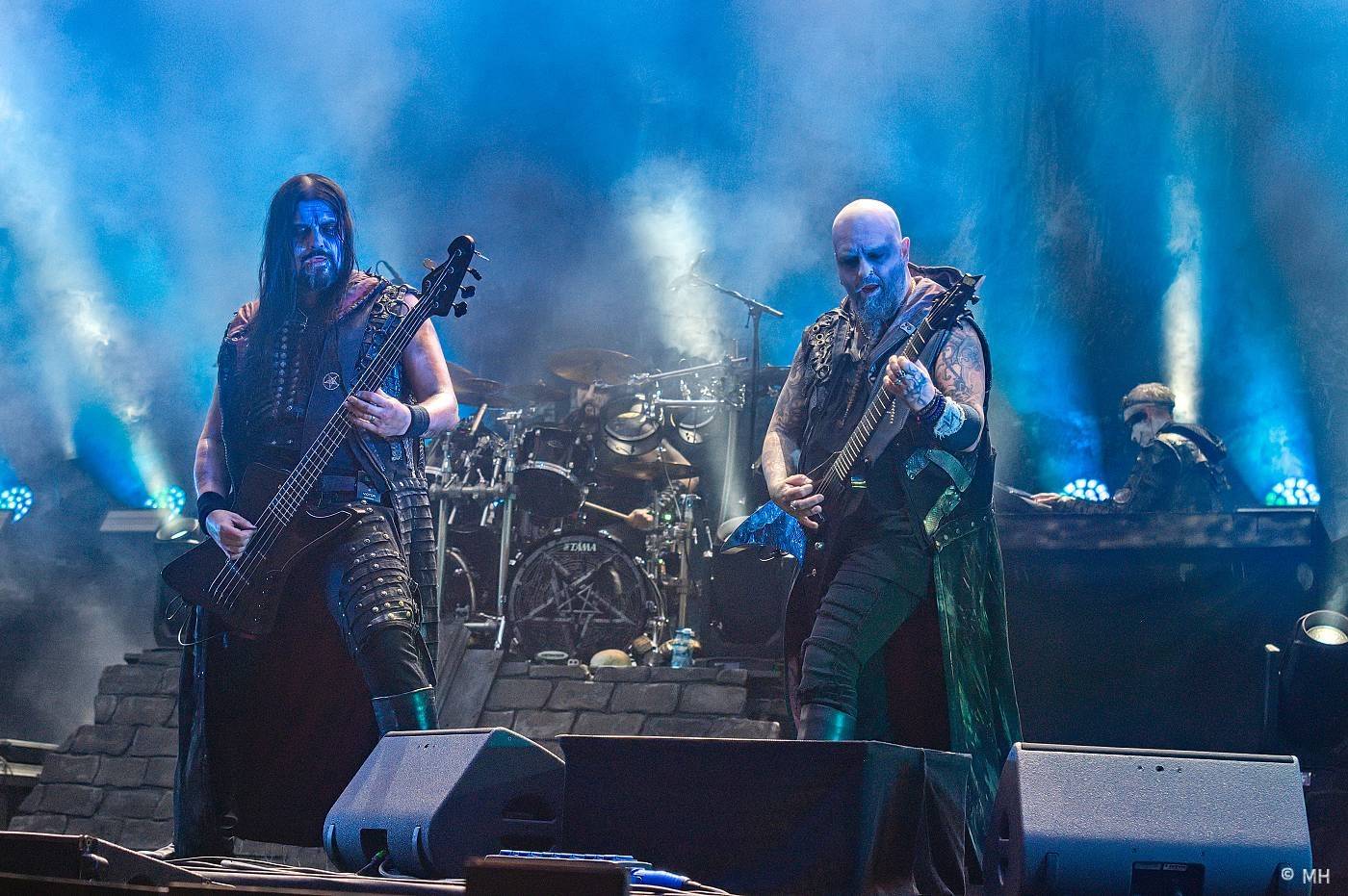 Metalfest zakončili ohňovou show Dimmu Borgir. S deštěm se fanoušci vypořádali po svém