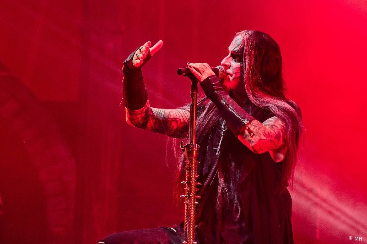Metalfest zakončili ohňovou show Dimmu Borgir. S deštěm se fanoušci vypořádali po svém