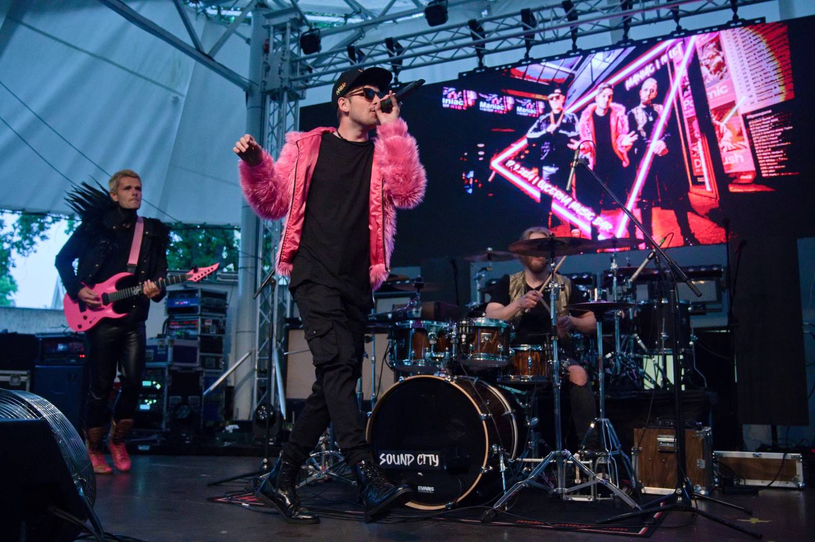 Civilní obrana v Praze znovu oslavila plnoletost, předskakovali jí Reeko a Maniac 