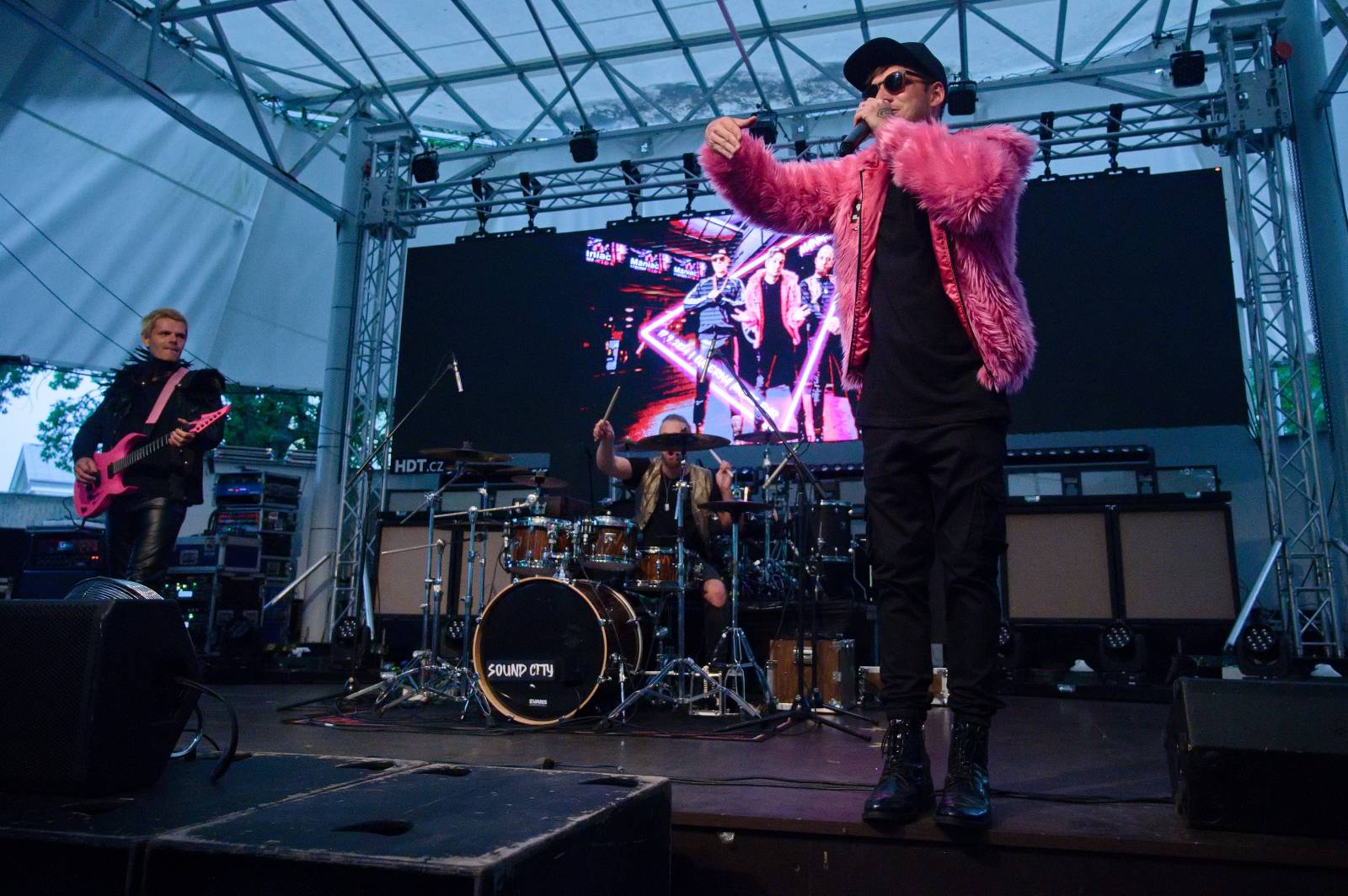 Civilní obrana v Praze znovu oslavila plnoletost, předskakovali jí Reeko a Maniac 