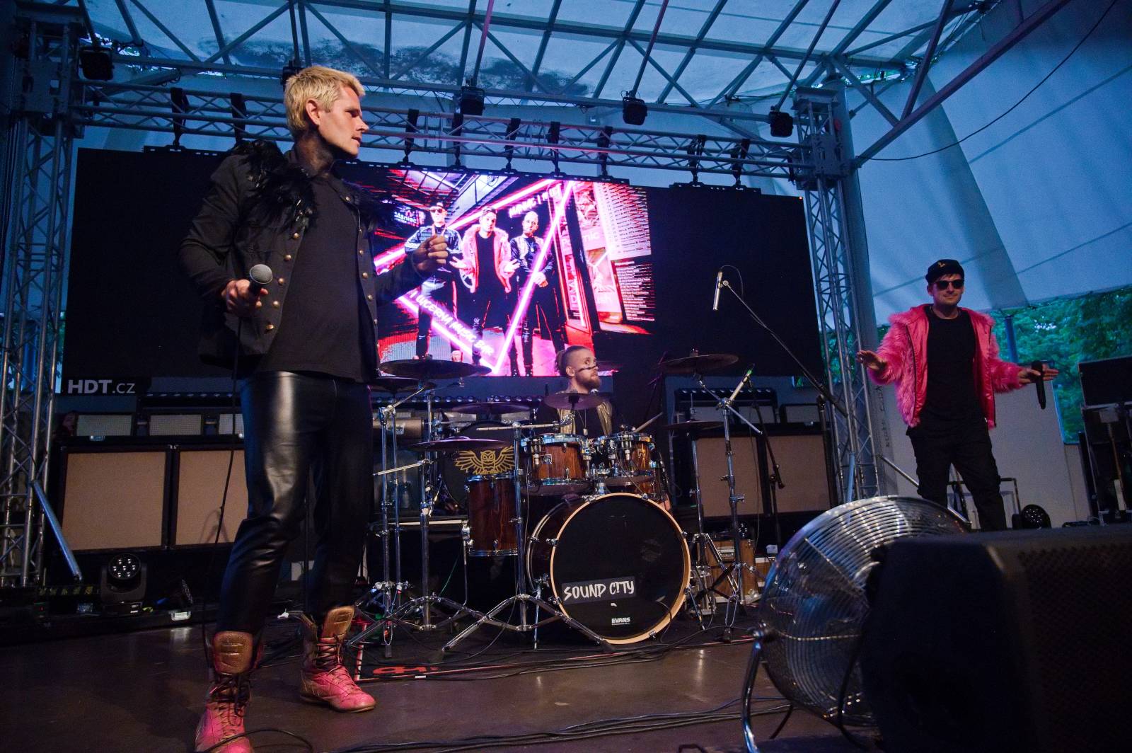 Civilní obrana v Praze znovu oslavila plnoletost, předskakovali jí Reeko a Maniac 