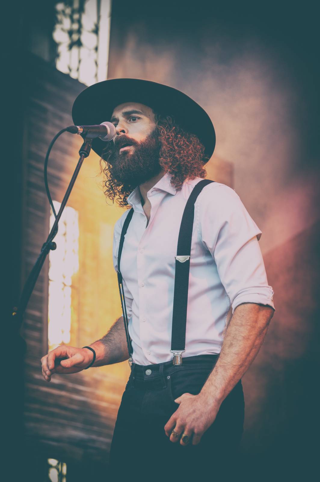 Ivan Mládek rozezpíval svými hity Žluté lázně v Praze, na pódiu se střídal s kanadskými The Dead South