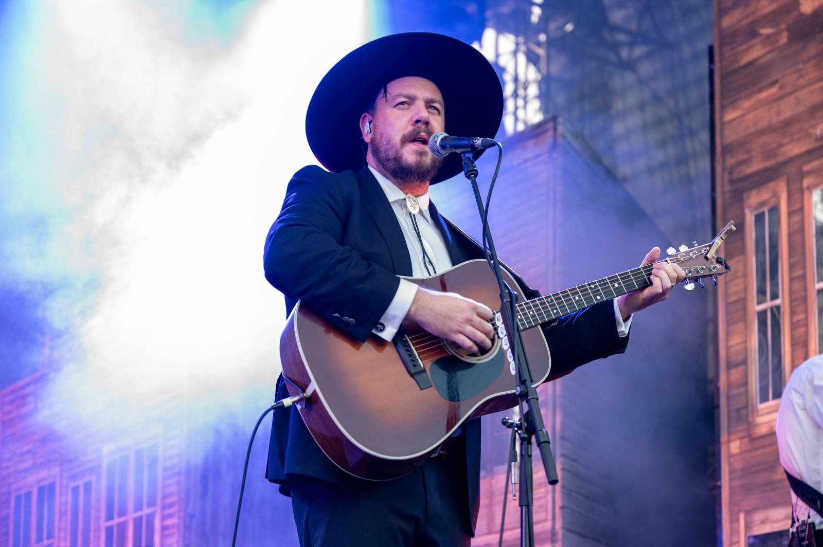 Ivan Mládek rozezpíval svými hity Žluté lázně v Praze, na pódiu se střídal s kanadskými The Dead South