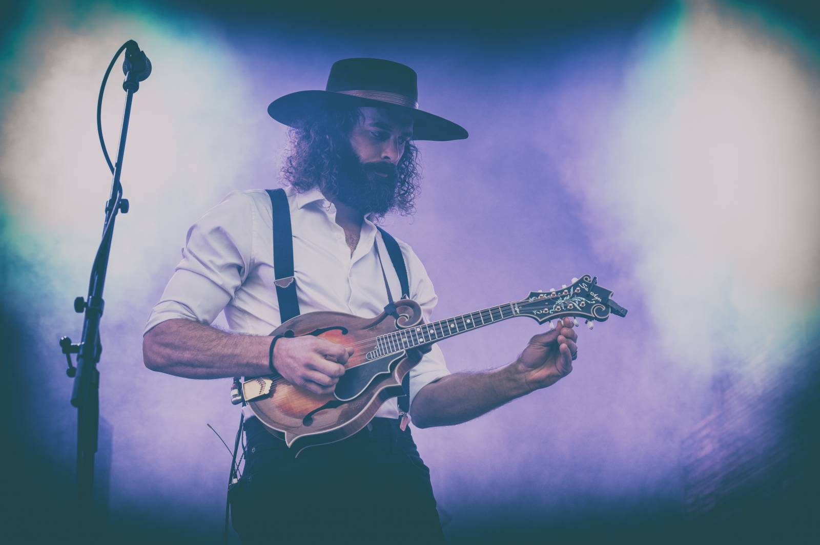 Ivan Mládek rozezpíval svými hity Žluté lázně v Praze, na pódiu se střídal s kanadskými The Dead South