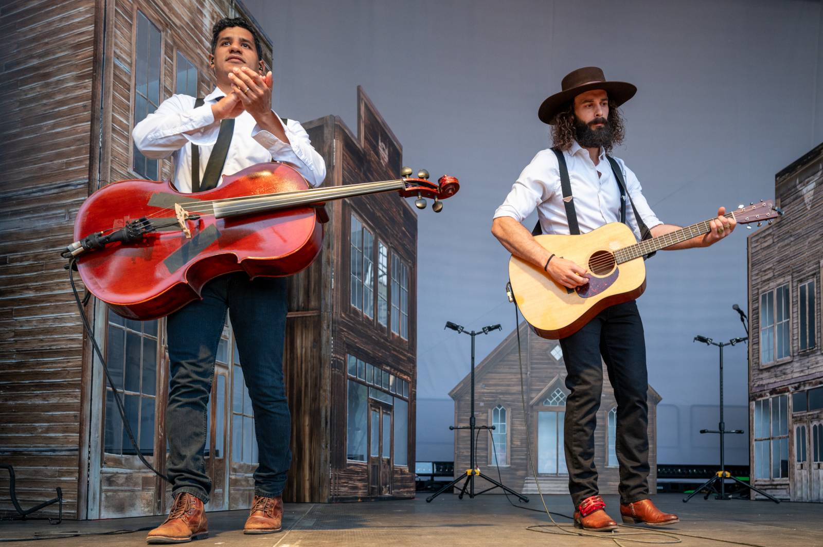 Ivan Mládek rozezpíval svými hity Žluté lázně v Praze, na pódiu se střídal s kanadskými The Dead South