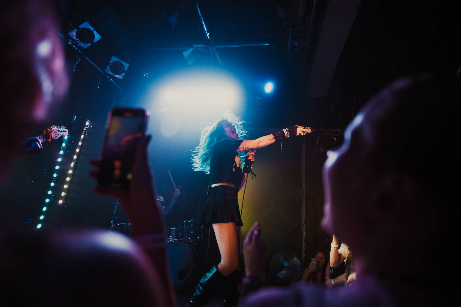 Charlotte Sands se vrátila do Prahy v roli headlinerky, fanouškům představila debutové album