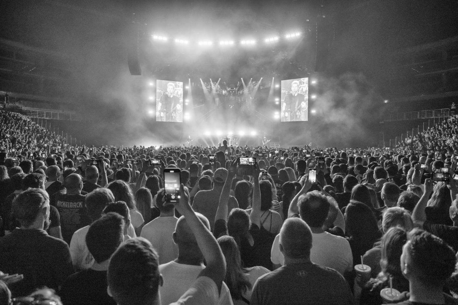 Nickelback nezklamali. Prahu bavili největšími hity, O2 arena jim aplaudovala vestoje