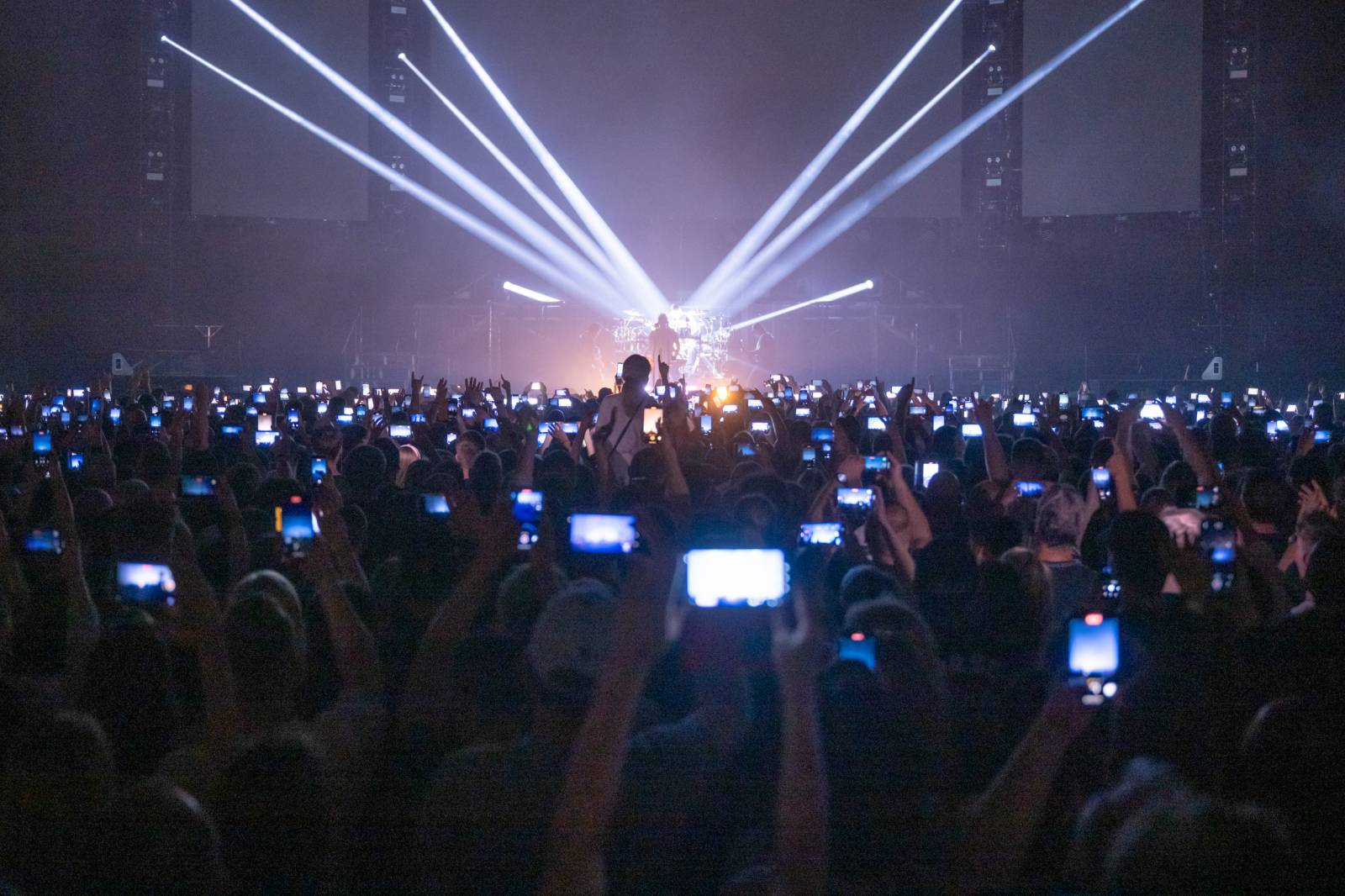 Nickelback nezklamali. Prahu bavili největšími hity, O2 arena jim aplaudovala vestoje