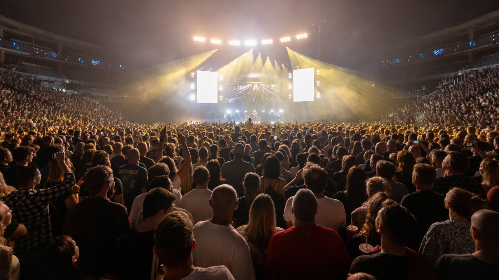 Nickelback nezklamali. Prahu bavili největšími hity, O2 arena jim aplaudovala vestoje