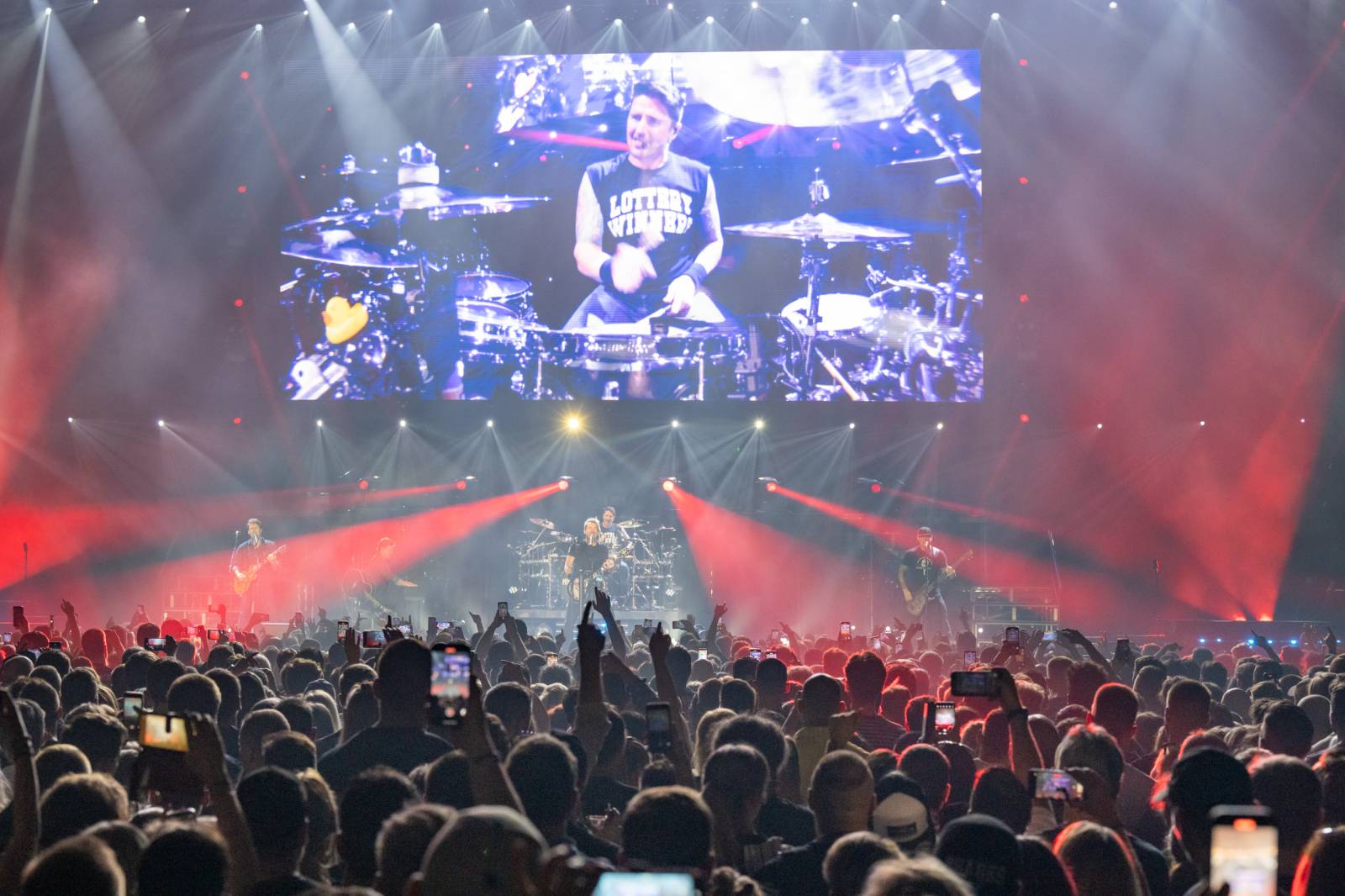 Nickelback nezklamali. Prahu bavili největšími hity, O2 arena jim aplaudovala vestoje