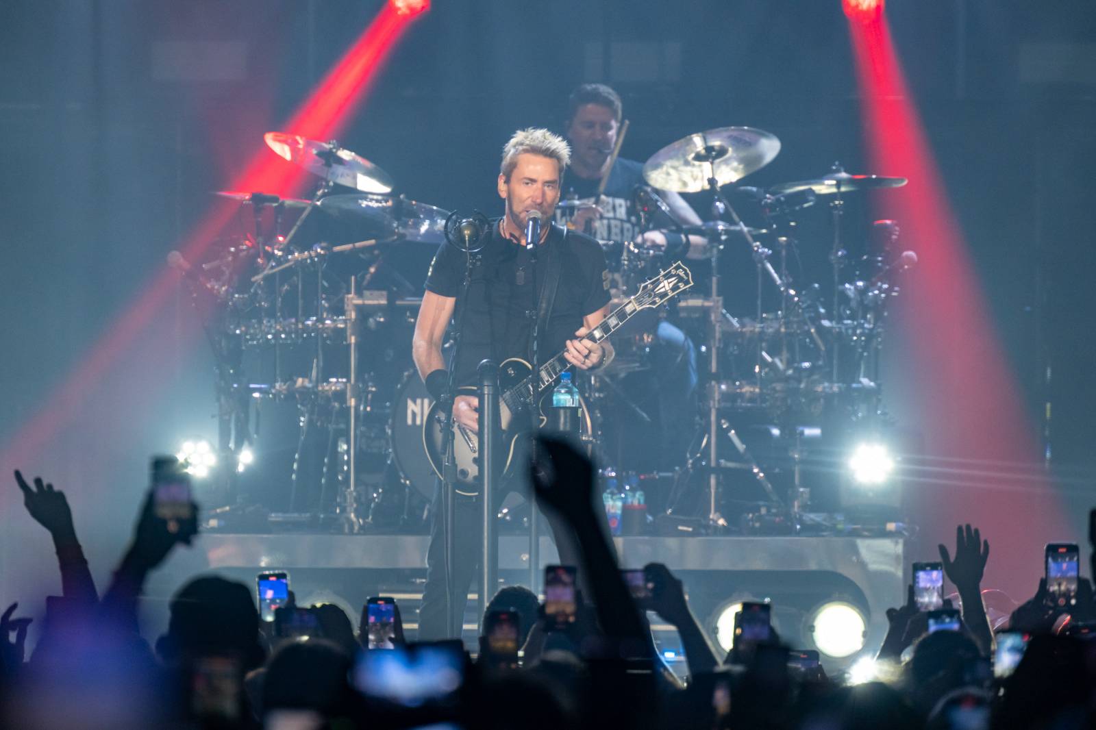 Nickelback nezklamali. Prahu bavili největšími hity, O2 arena jim aplaudovala vestoje