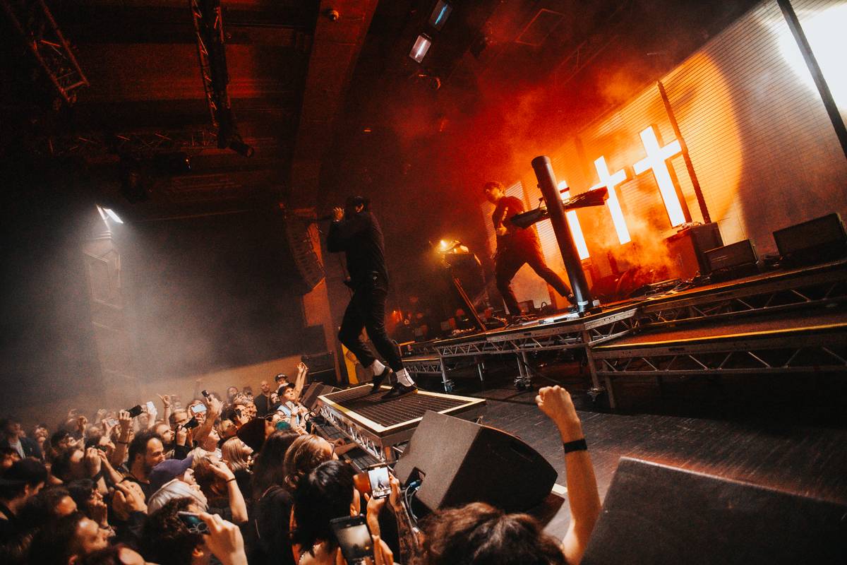 Kus Deftones opět v Praze. Chino Moreno představil v Roxy projekt Crosses