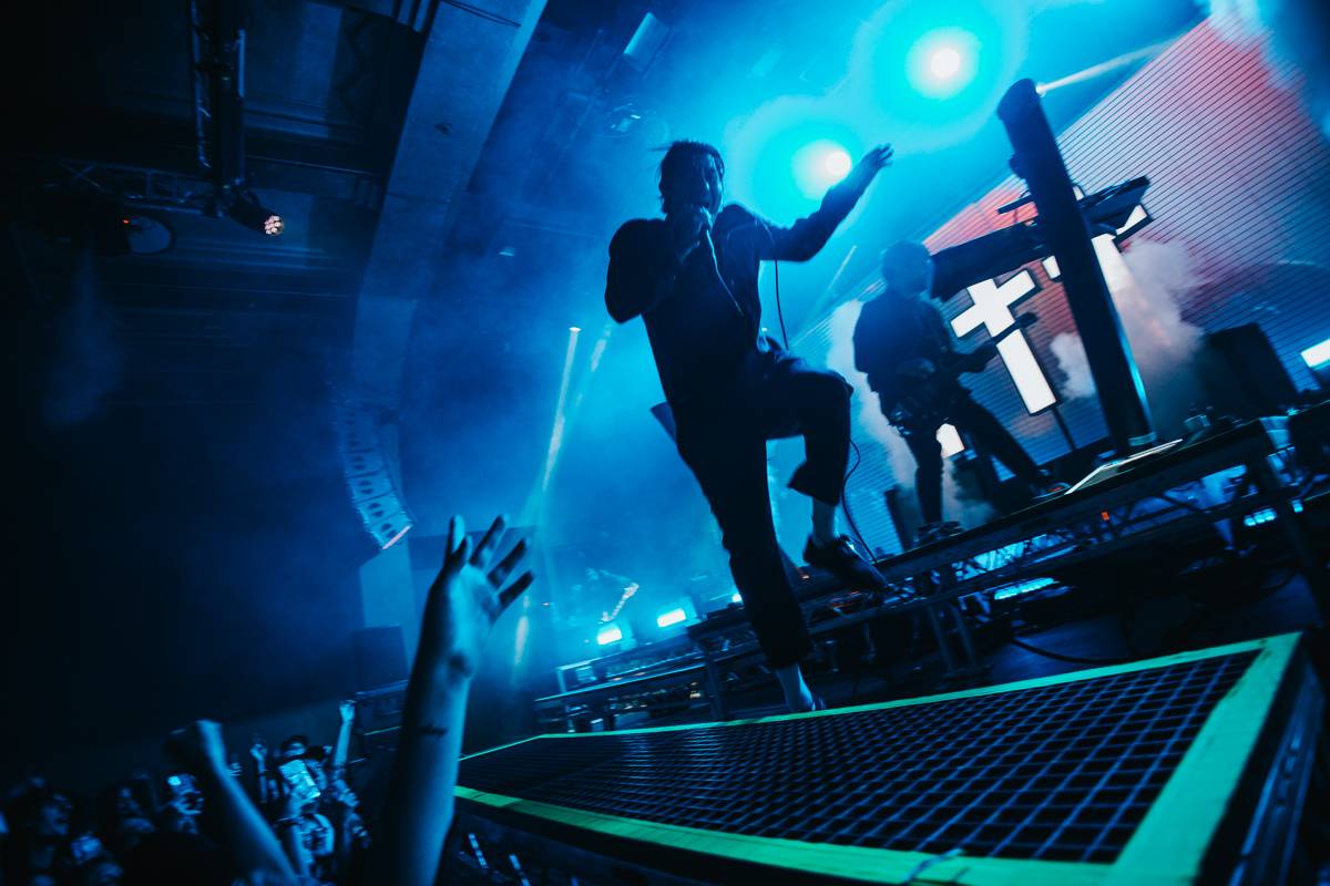 Kus Deftones opět v Praze. Chino Moreno představil v Roxy projekt Crosses