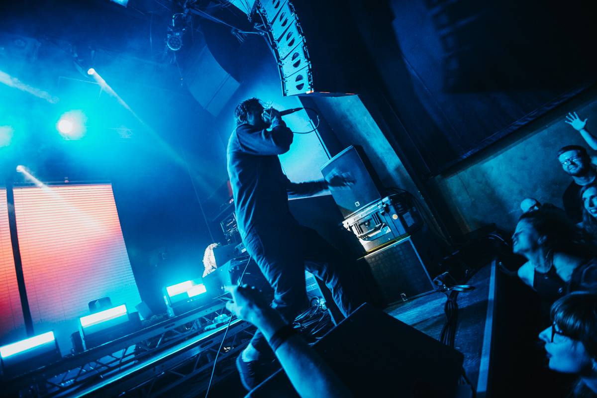 Kus Deftones opět v Praze. Chino Moreno představil v Roxy projekt Crosses