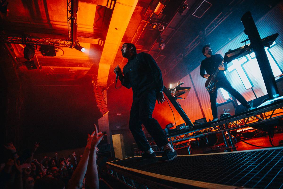 Kus Deftones opět v Praze. Chino Moreno představil v Roxy projekt Crosses