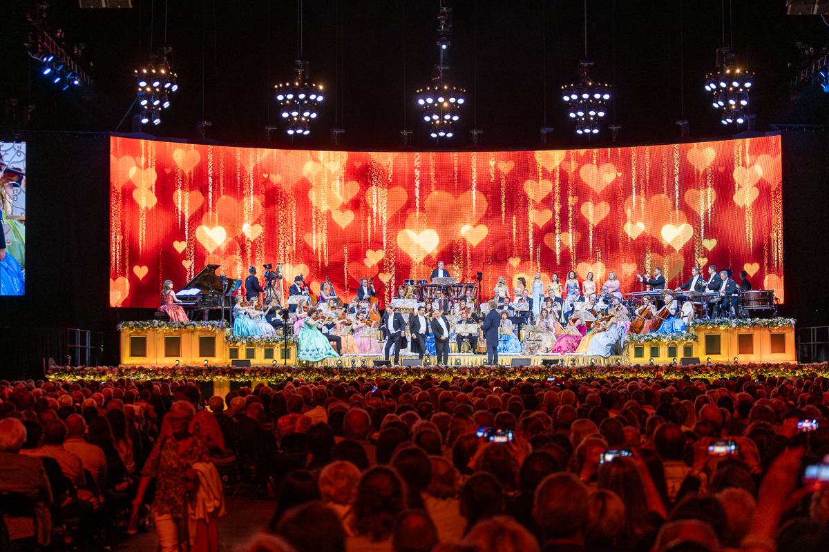 Houslový mág a král valčíků André Rieu přivezl do Prahy pohádkové představení 