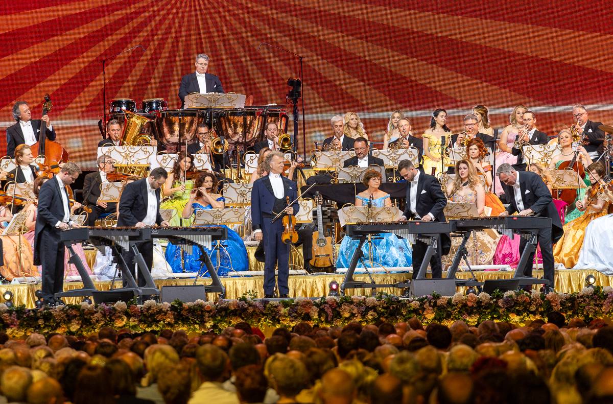 Houslový mág a král valčíků André Rieu přivezl do Prahy pohádkové představení 