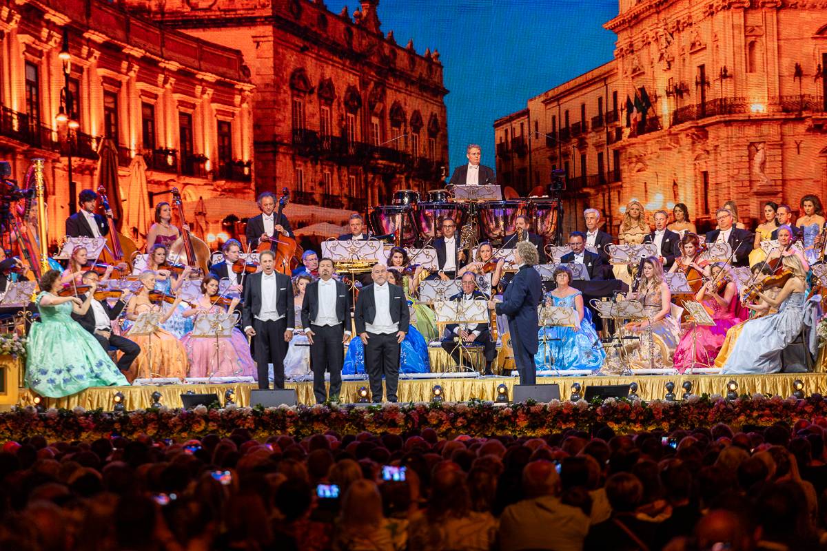 Houslový mág a král valčíků André Rieu přivezl do Prahy pohádkové představení 