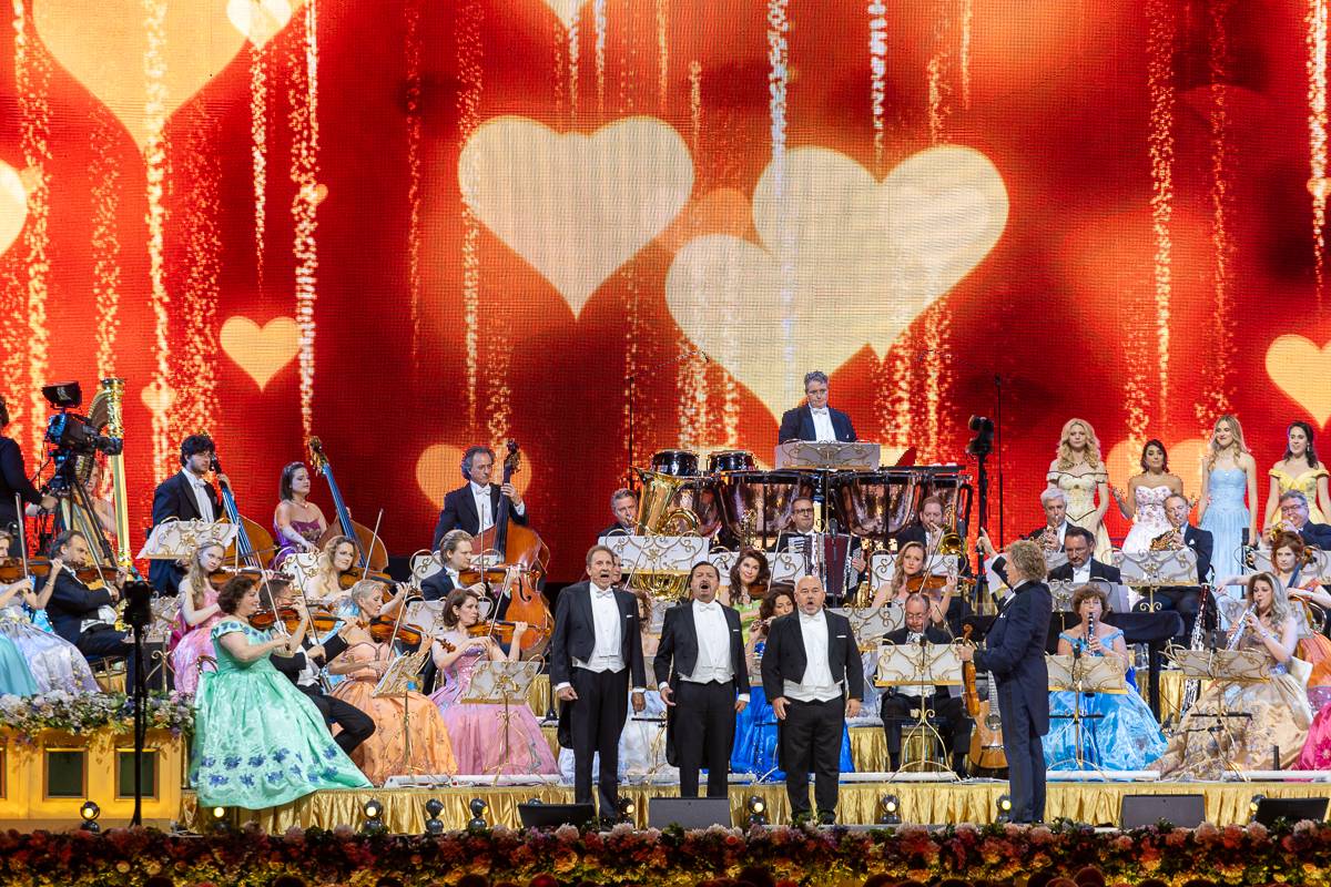 Houslový mág a král valčíků André Rieu přivezl do Prahy pohádkové představení 