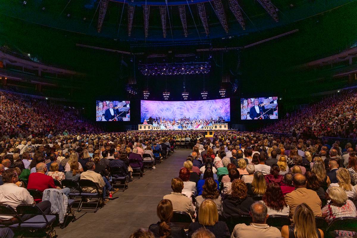 Houslový mág a král valčíků André Rieu přivezl do Prahy pohádkové představení 
