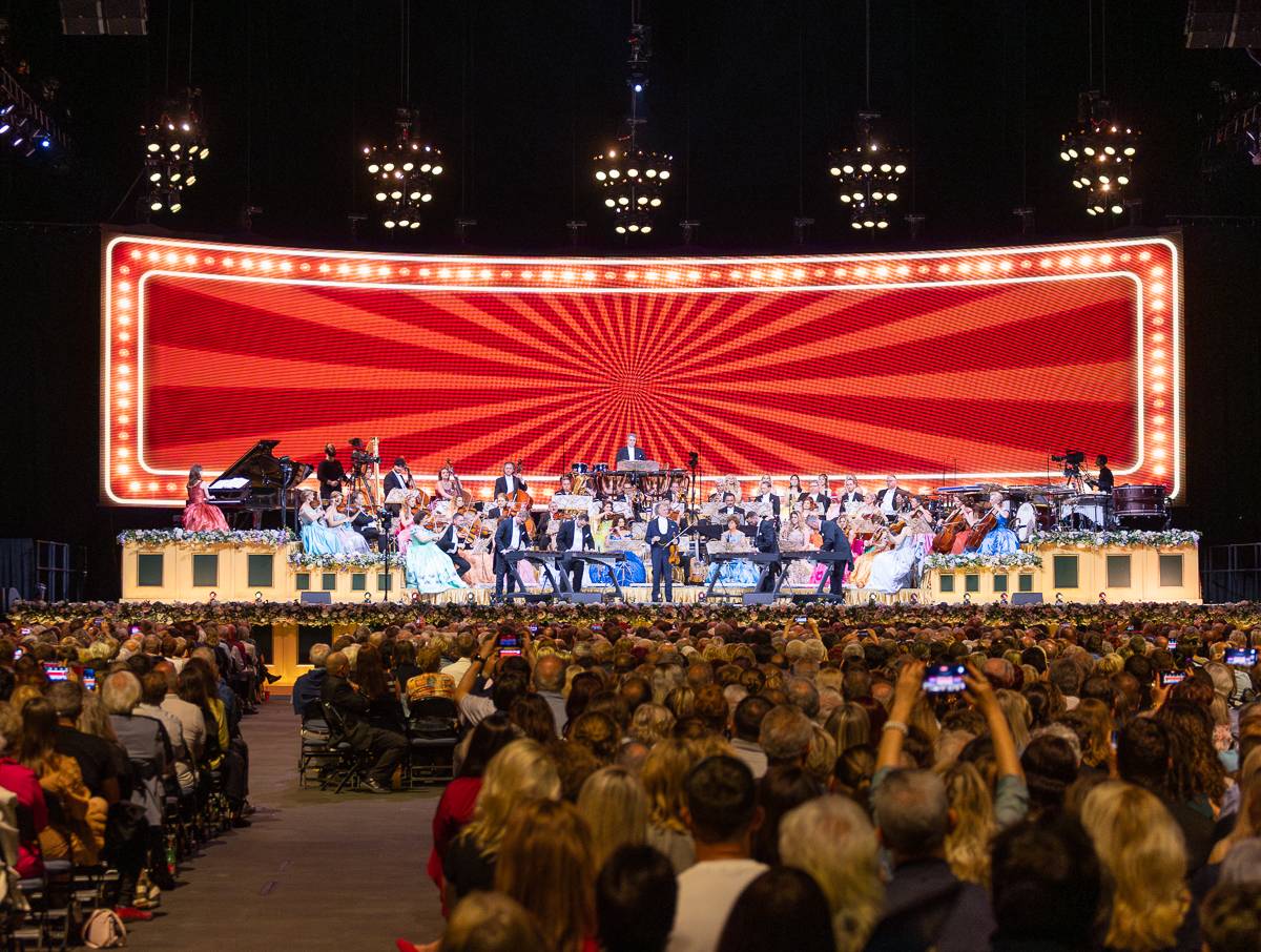 Houslový mág a král valčíků André Rieu přivezl do Prahy pohádkové představení 