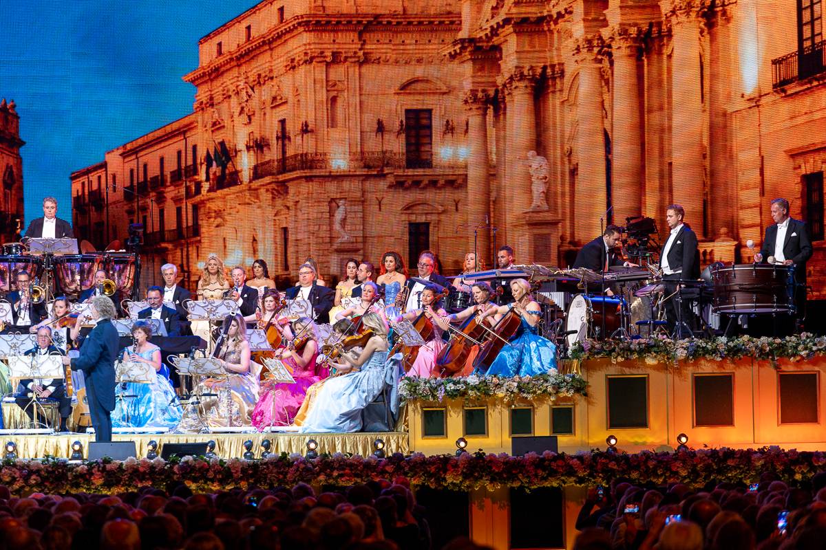 Houslový mág a král valčíků André Rieu přivezl do Prahy pohádkové představení 