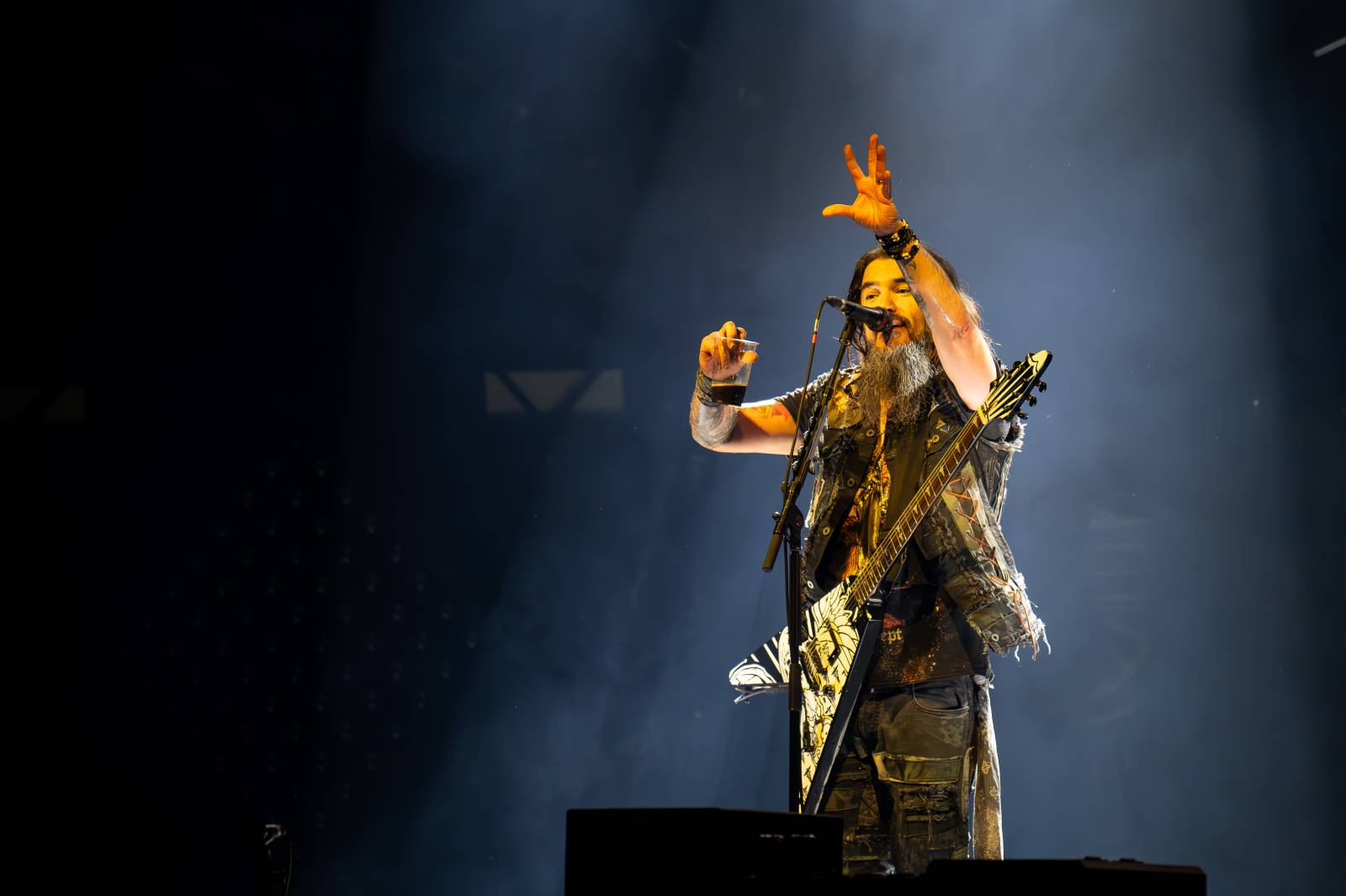 Machine Head splatili českým fanouškům dluh, strhnout dav ale nedokázali