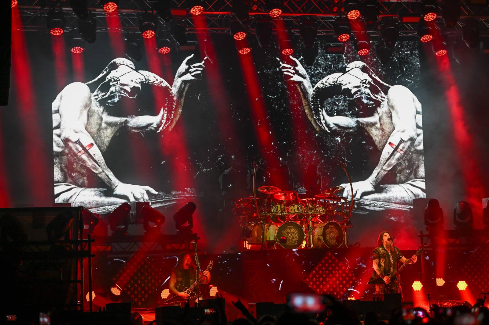 Machine Head splatili českým fanouškům dluh, strhnout dav ale nedokázali