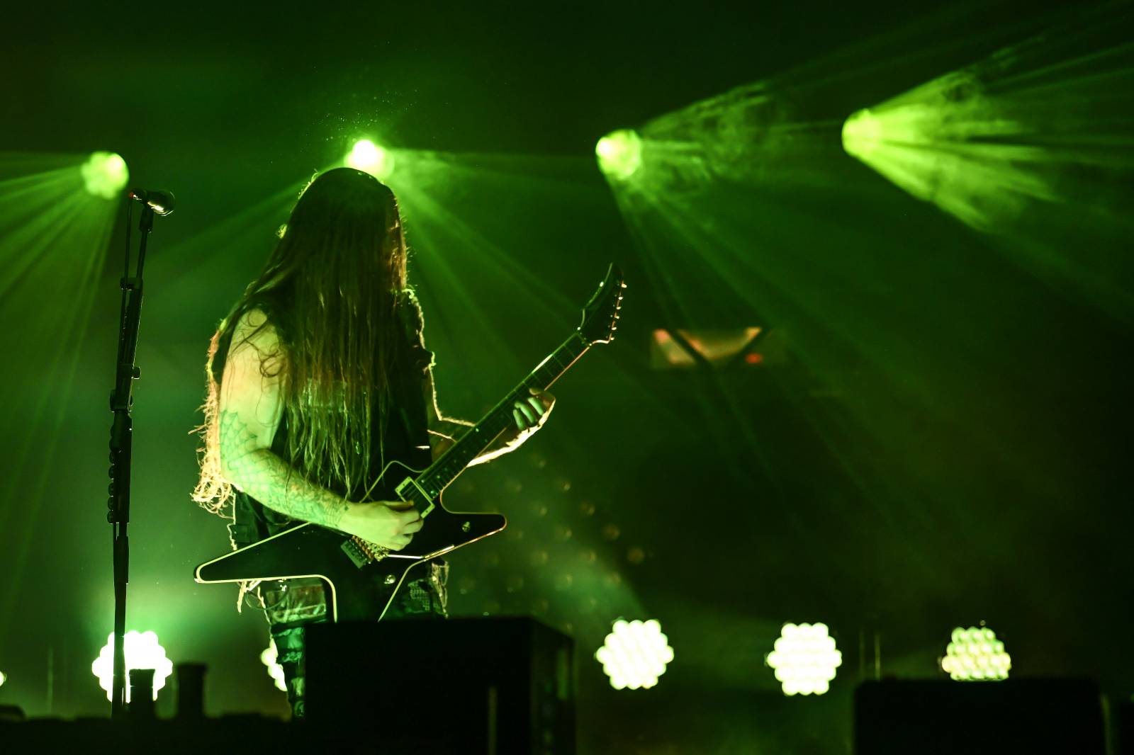Machine Head splatili českým fanouškům dluh, strhnout dav ale nedokázali