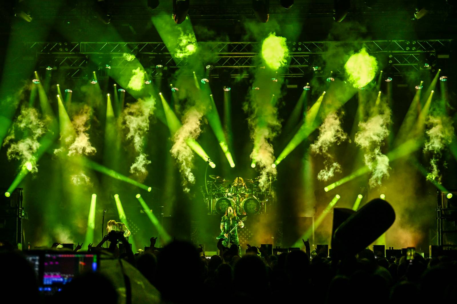 Machine Head splatili českým fanouškům dluh, strhnout dav ale nedokázali