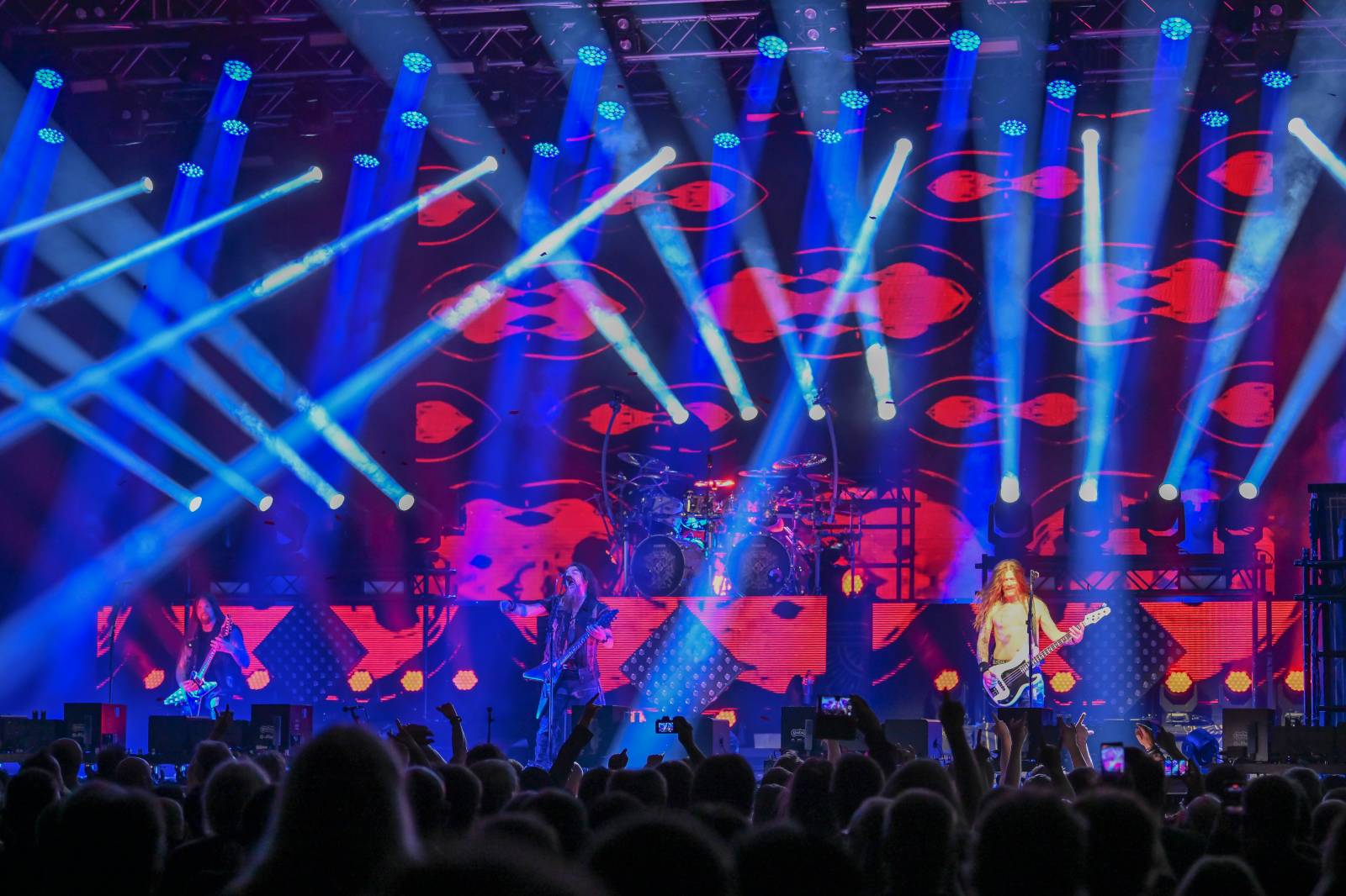 Machine Head splatili českým fanouškům dluh, strhnout dav ale nedokázali