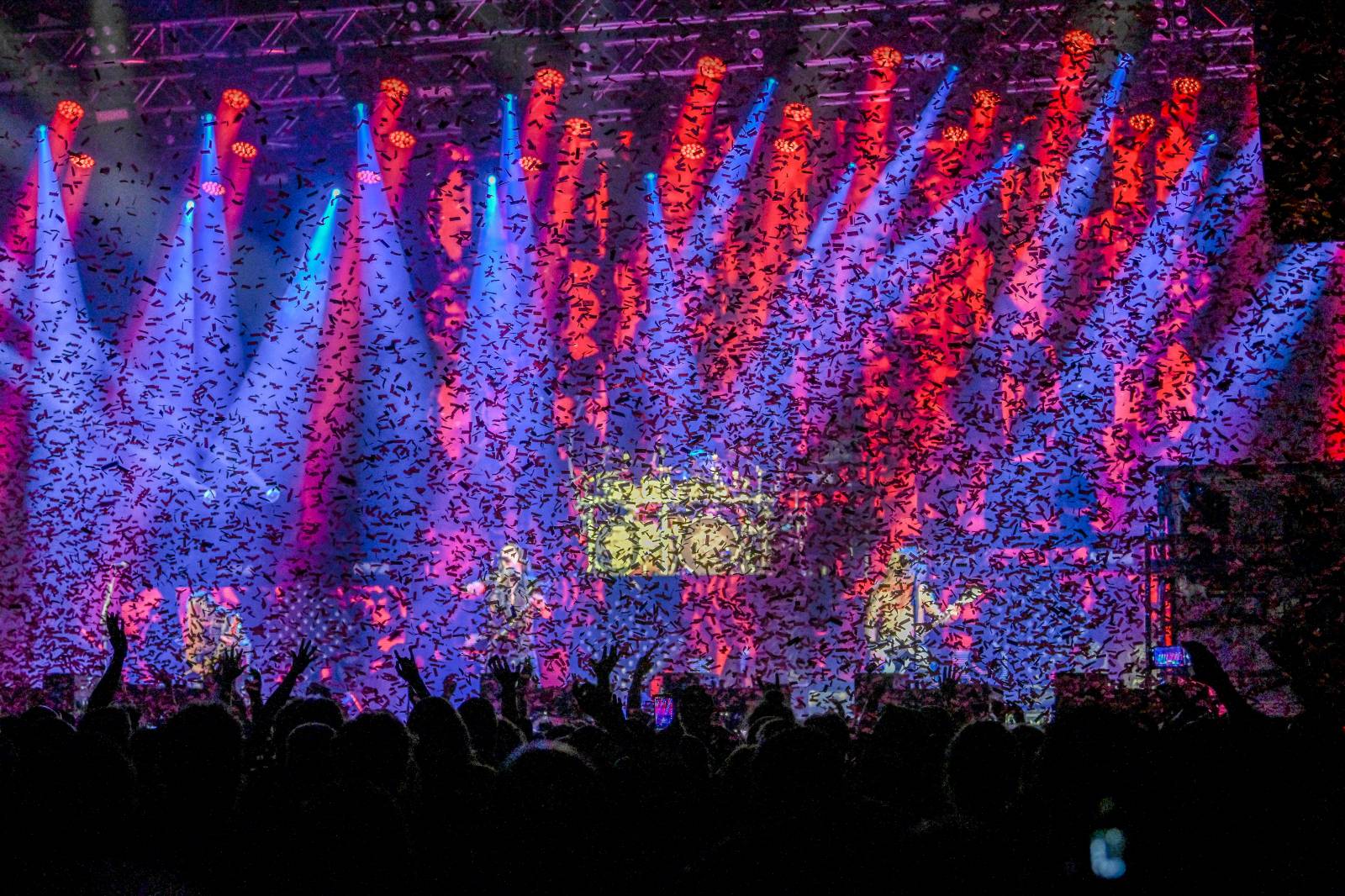 Machine Head splatili českým fanouškům dluh, strhnout dav ale nedokázali